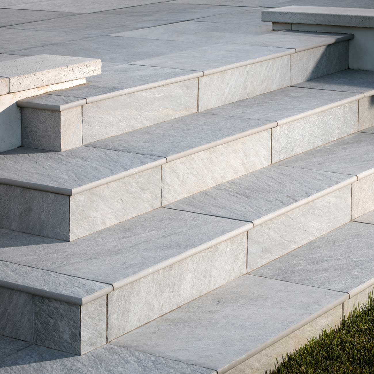 Porcelain-Paver-Steps-Quarziti